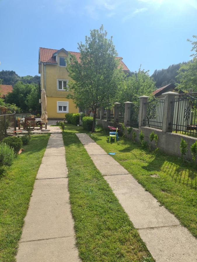 Lucic Guesthouse Cetinje Luaran gambar